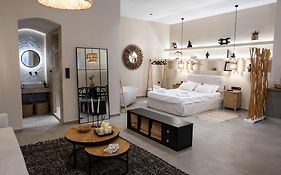 Hayes Suite Syros